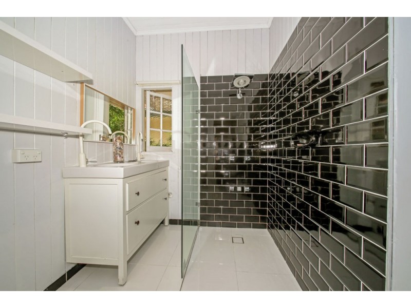 24 Lucy Street, Thorneside QLD 4158