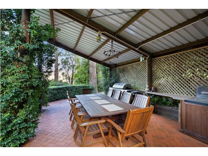 19 Hilltop Crescent, Blue Mountain Heights QLD 4350