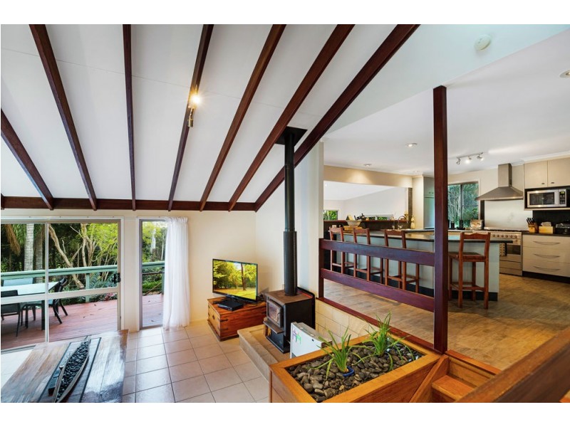 19 Hilltop Crescent, Blue Mountain Heights QLD 4350