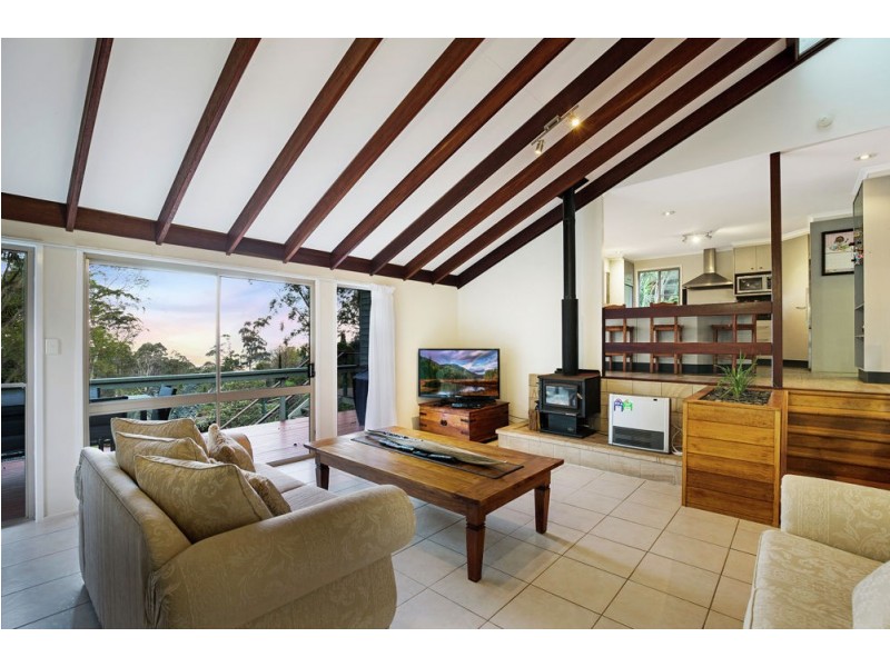 19 Hilltop Crescent, Blue Mountain Heights QLD 4350