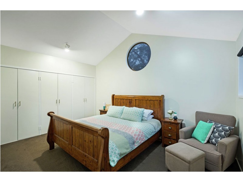 19 Hilltop Crescent, Blue Mountain Heights QLD 4350