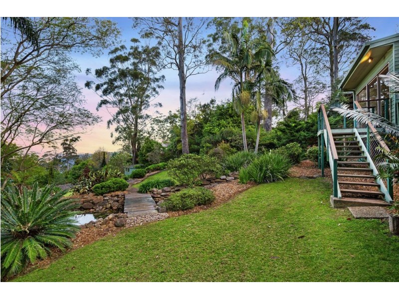 19 Hilltop Crescent, Blue Mountain Heights QLD 4350