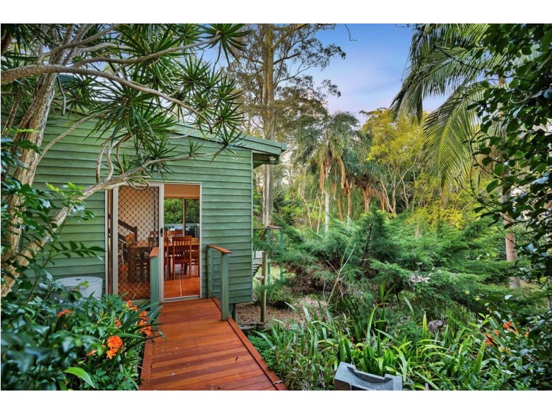 19 Hilltop Crescent, Blue Mountain Heights QLD 4350