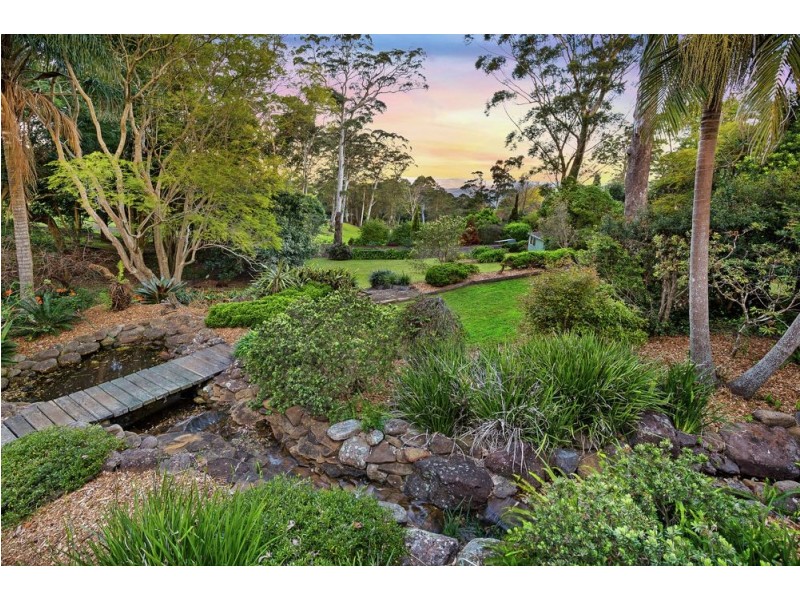 19 Hilltop Crescent, Blue Mountain Heights QLD 4350