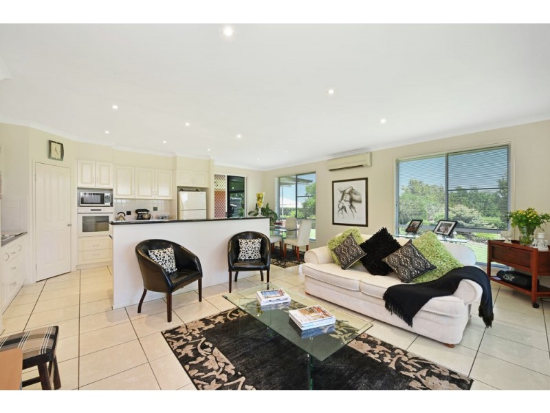 14 Kimdon Crescent, Highfields QLD 4352
