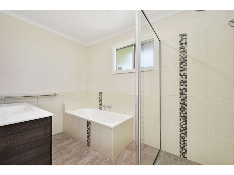 12 Elworthy Street, Harlaxton QLD 4350