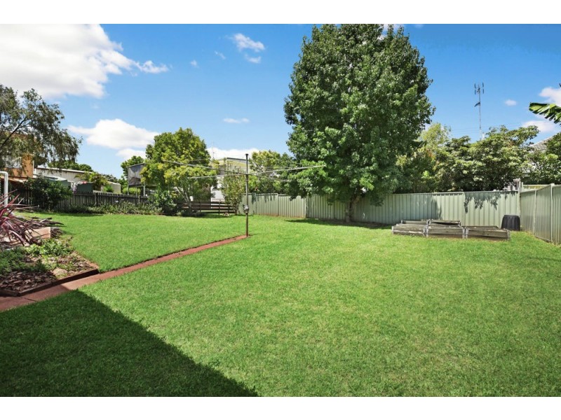 12 Elworthy Street, Harlaxton QLD 4350