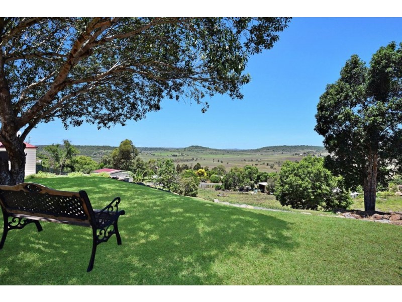 11 Nichols Drive, Glencoe QLD 4352