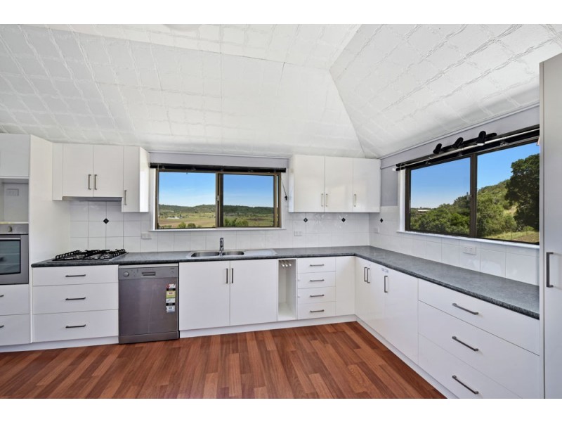 11 Nichols Drive, Glencoe QLD 4352