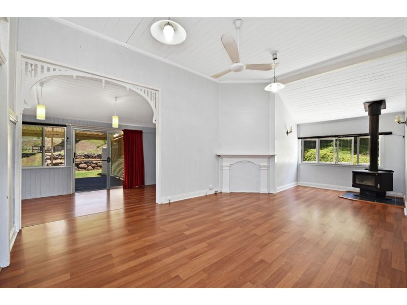 11 Nichols Drive, Glencoe QLD 4352
