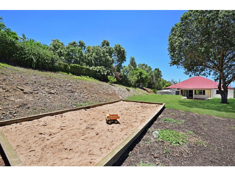 11 Nichols Drive, Glencoe QLD 4352