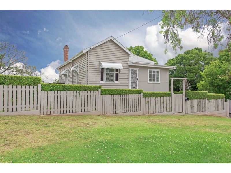 8 Kelfield Street, North Toowoomba QLD 4350