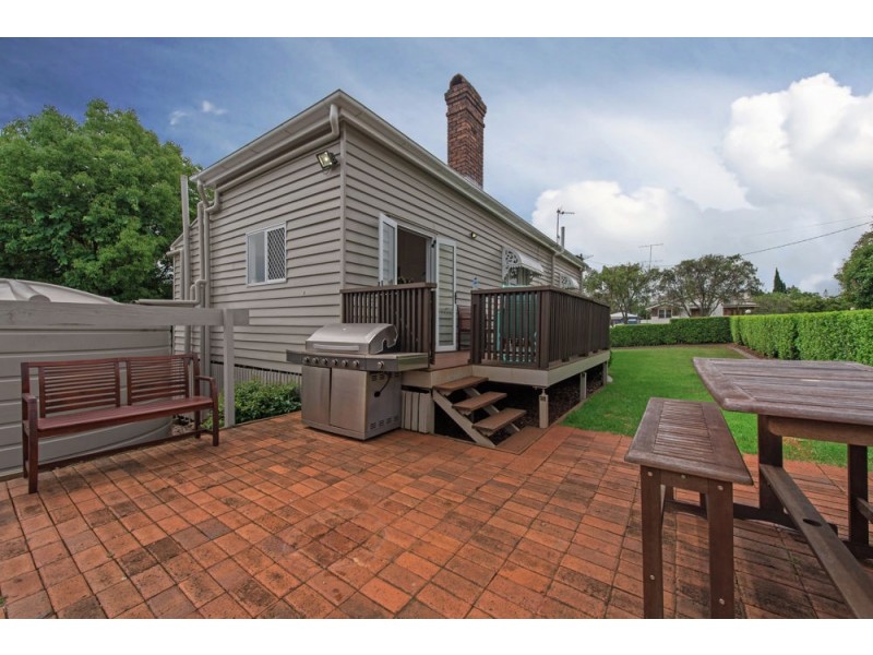 8 Kelfield Street, North Toowoomba QLD 4350