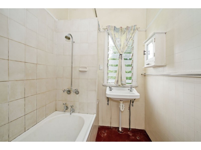 15 Broula Street, Stafford Heights QLD 4053