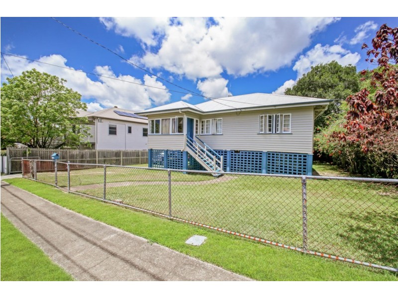 15 Broula Street, Stafford Heights QLD 4053