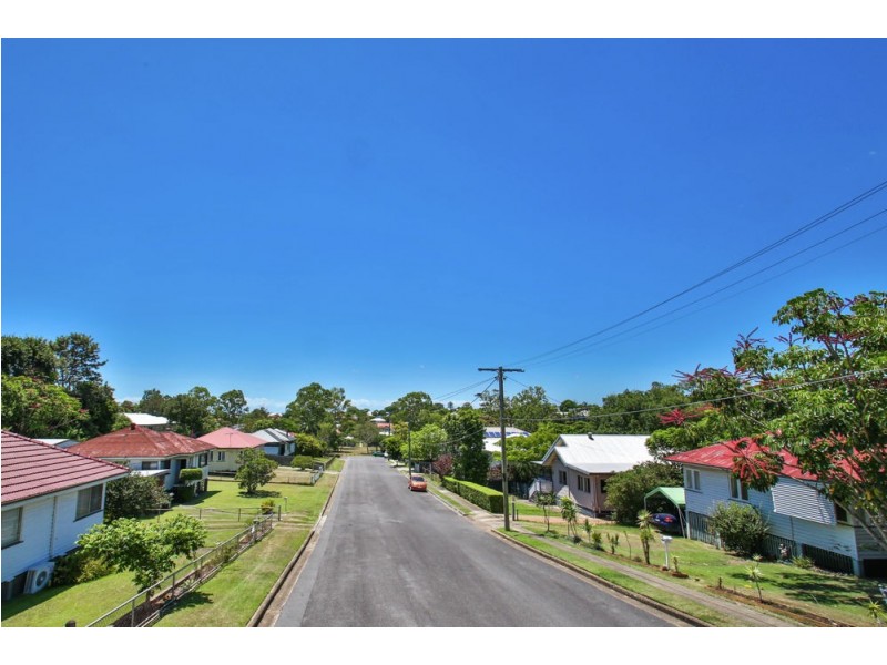 15 Broula Street, Stafford Heights QLD 4053