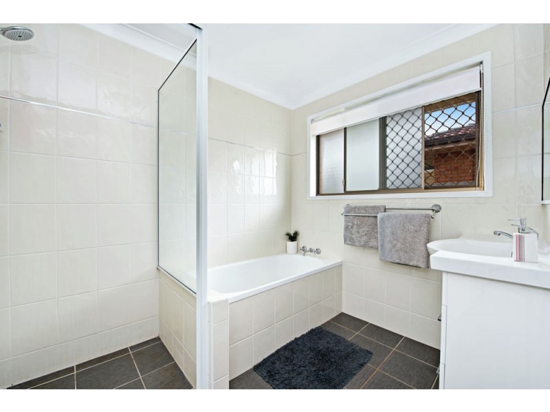 23 Cambridge Street, Harristown QLD 4350