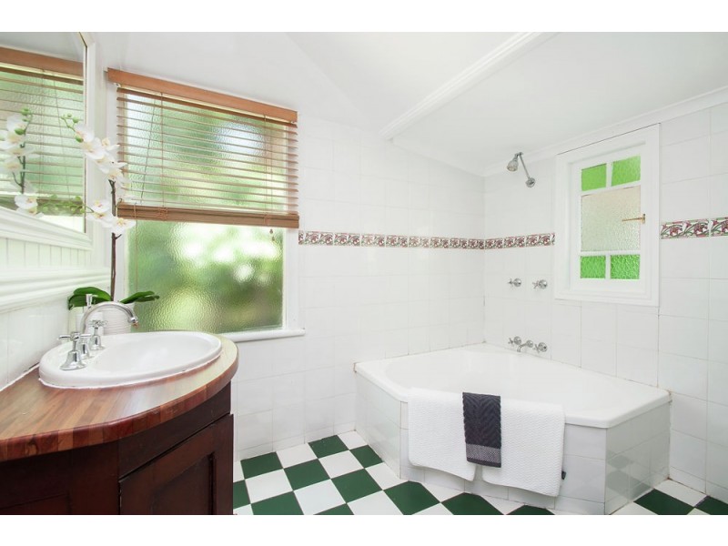 2 Woombye Street, Wooloowin QLD 4030