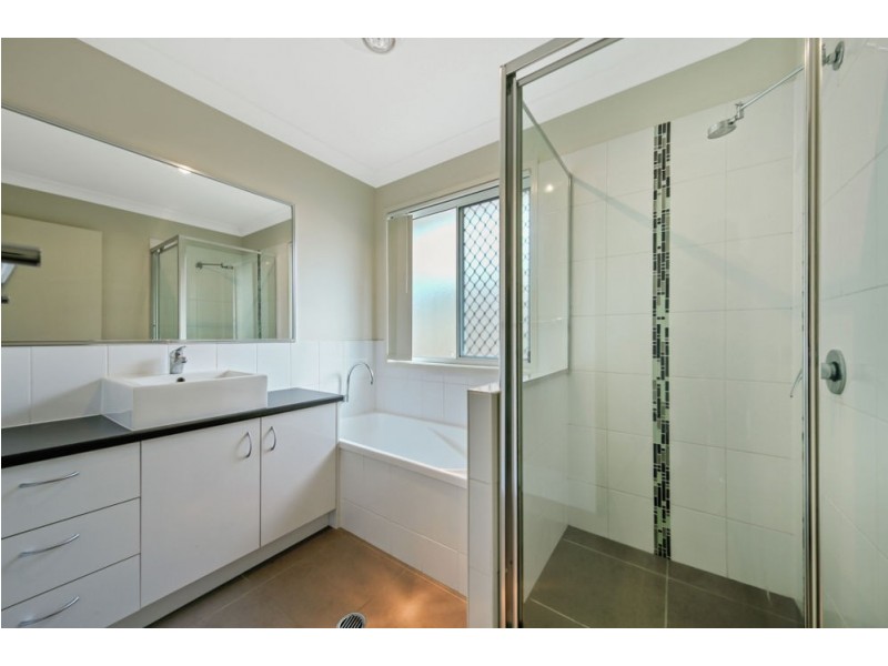 1/5 Andrew St, Lota QLD 4179