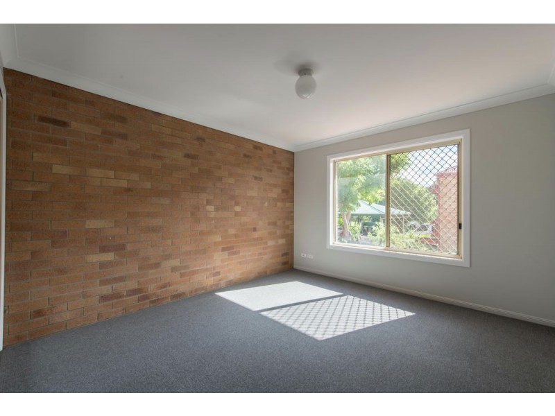 8/248 James Street, Harristown QLD 4350