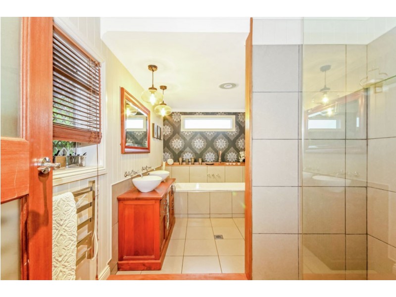 9 Barellan Street, Stafford QLD 4053