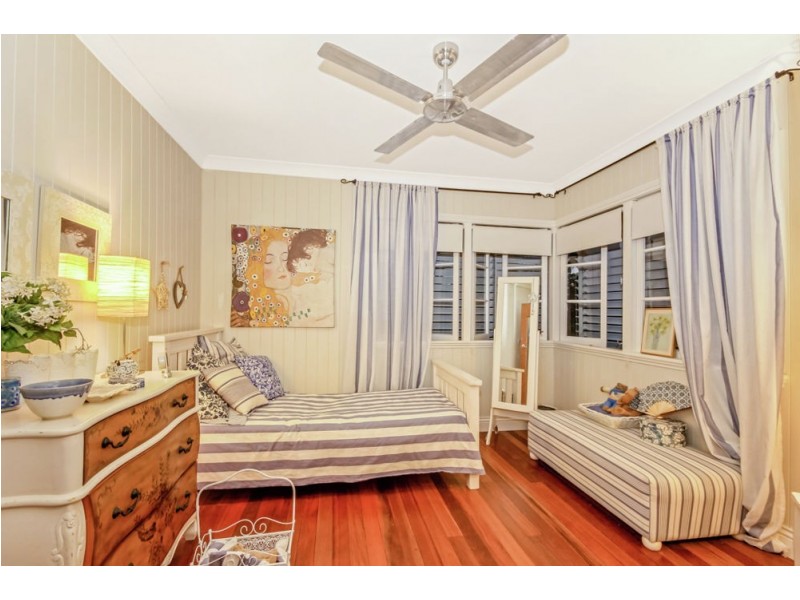 9 Barellan Street, Stafford QLD 4053