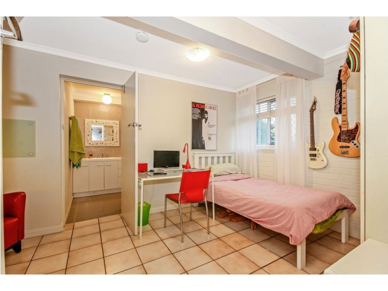 9 Barellan Street, Stafford QLD 4053