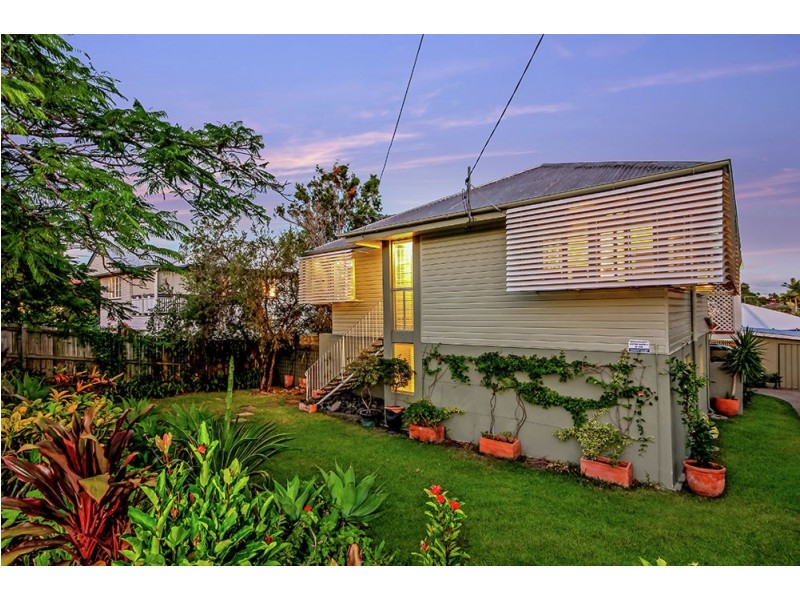 9 Barellan Street, Stafford QLD 4053