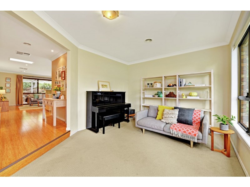 23 Amos Crescent, Mount Lofty QLD 4350