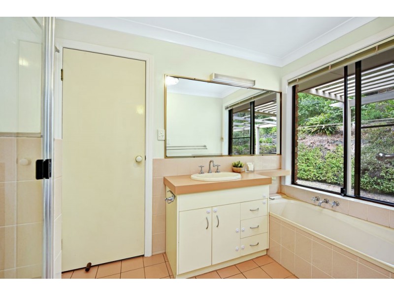 23 Amos Crescent, Mount Lofty QLD 4350