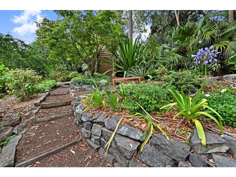 23 Amos Crescent, Mount Lofty QLD 4350