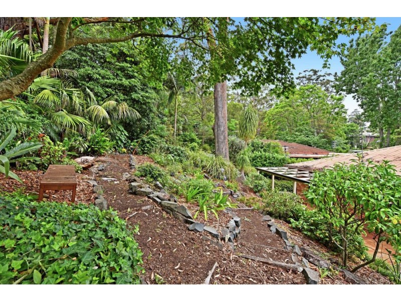 23 Amos Crescent, Mount Lofty QLD 4350