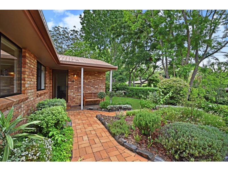 23 Amos Crescent, Mount Lofty QLD 4350