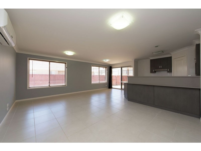 21 Cooranga Street, Glenvale QLD 4350