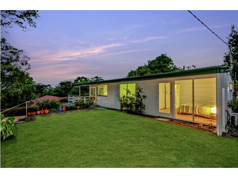 10 Sarina Street, Stafford Heights QLD 4053