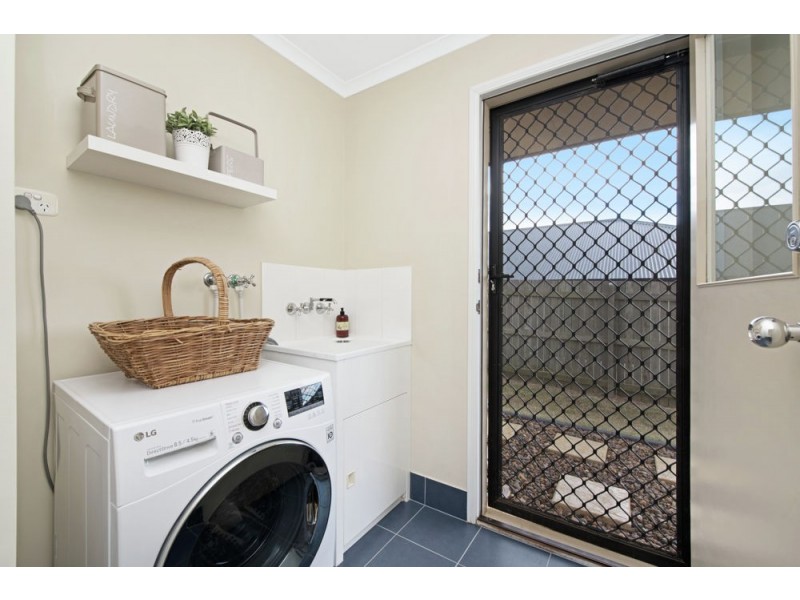 2 Highland Park Road, Meringandan West QLD 4352