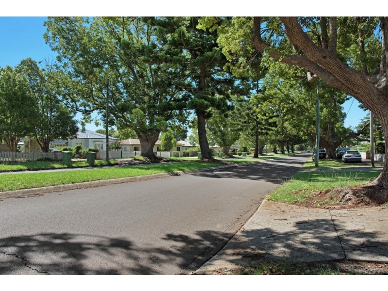 240a Geddes Street, Centenary Heights QLD 4350