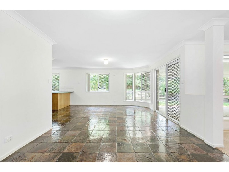 16 Arlington Drive, Arana Hills QLD 4054