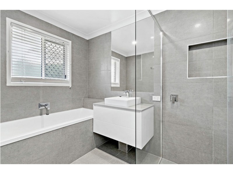 16 Arlington Drive, Arana Hills QLD 4054