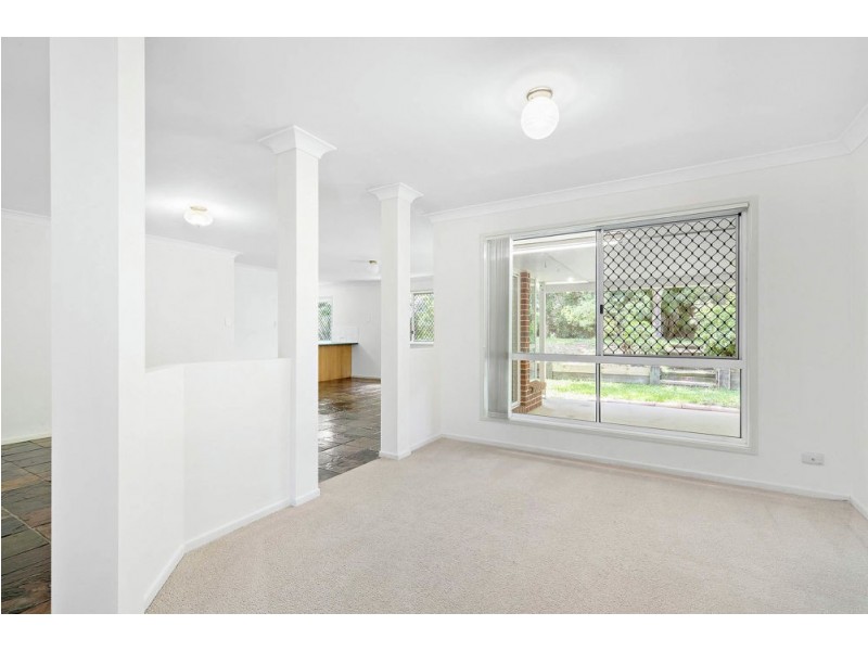 16 Arlington Drive, Arana Hills QLD 4054