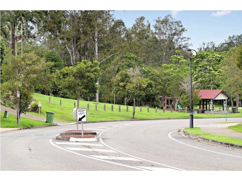 16 Arlington Drive, Arana Hills QLD 4054