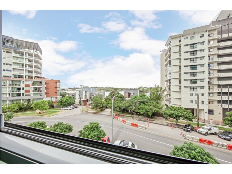 10307/8 Harbour Road, Hamilton QLD 4007