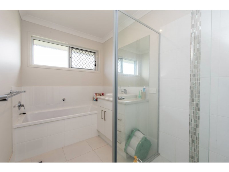 16 Orchard Lane, Glenvale QLD 4350