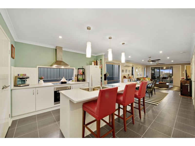 1/8 Smythe Drive, Highfields QLD 4352