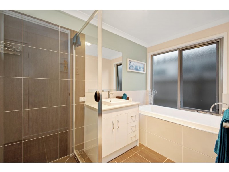 1/8 Smythe Drive, Highfields QLD 4352