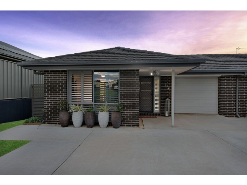 1/8 Smythe Drive, Highfields QLD 4352