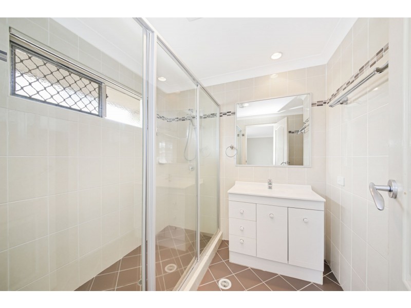 2 Holland Place, Carindale QLD 4152