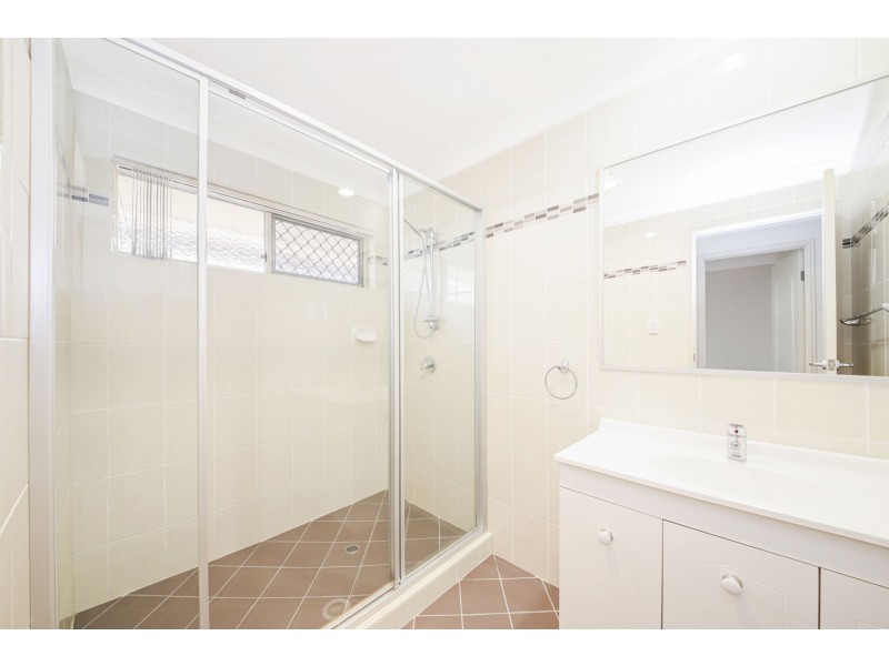 2 Holland Place, Carindale QLD 4152