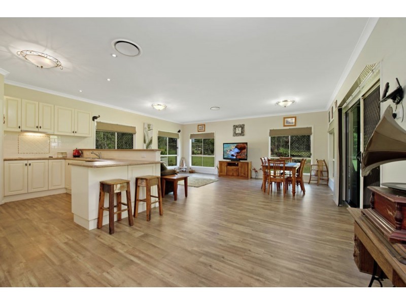 35 Cemetery Road, Murphys Creek QLD 4352