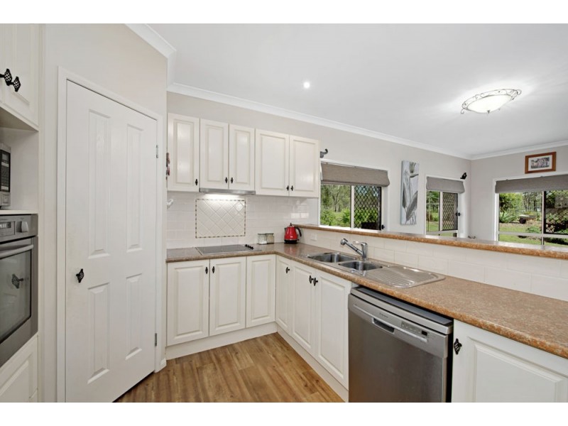 35 Cemetery Road, Murphys Creek QLD 4352